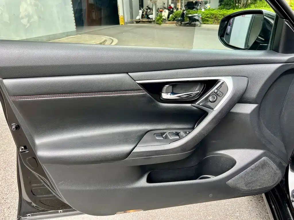 NISSAN TEANA 2018