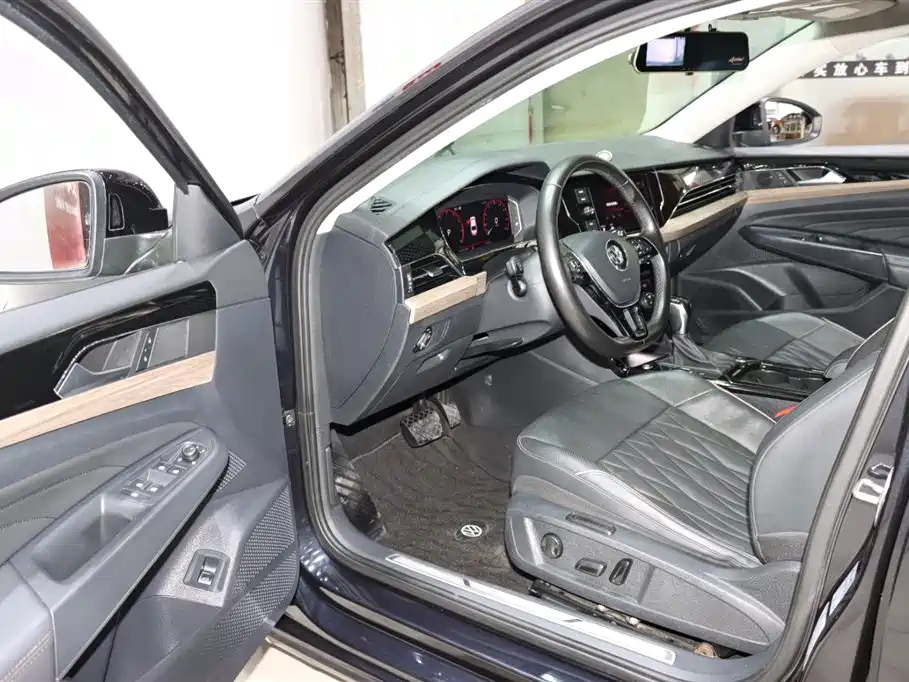 VOLKSWAGEN PASSAT 2019