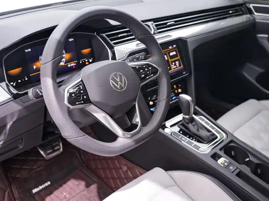 VOLKSWAGEN MAGOTAN 2023
