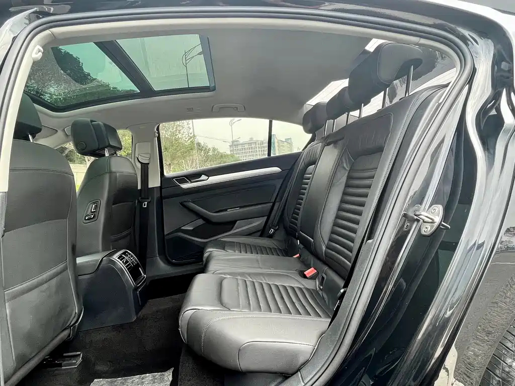 VOLKSWAGEN MAGOTAN 2018
