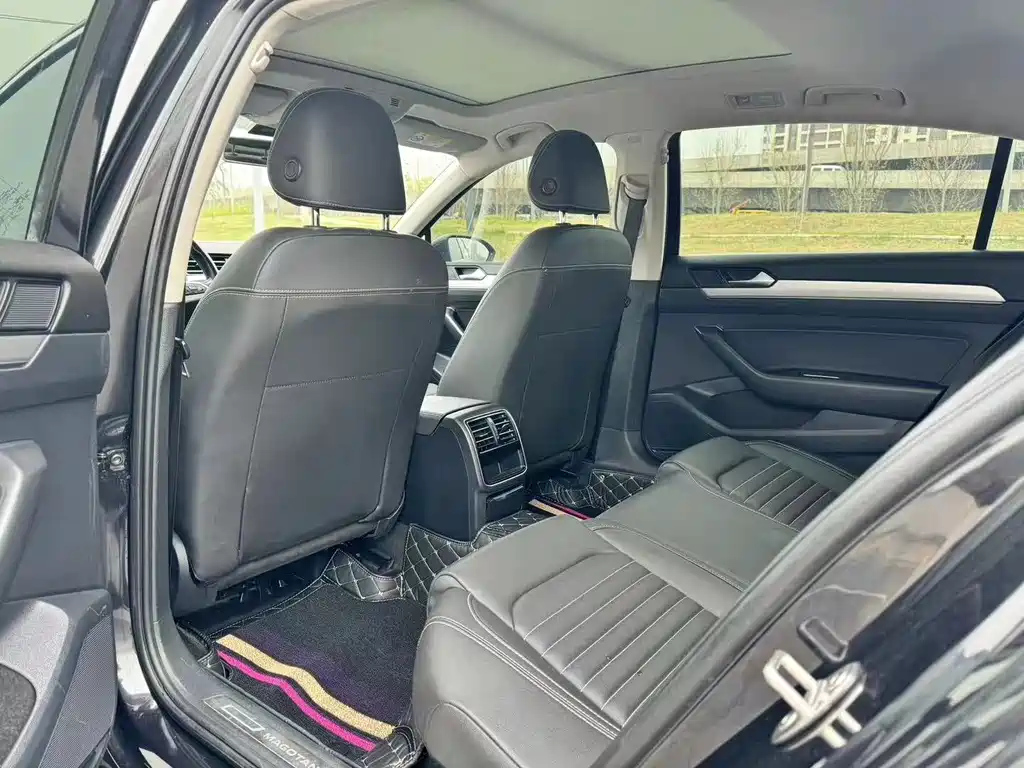 VOLKSWAGEN MAGOTAN 2020