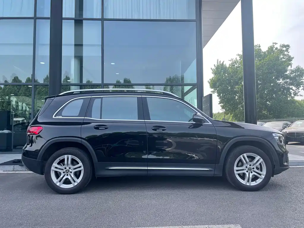 MERCEDES BENZ GLB 2023