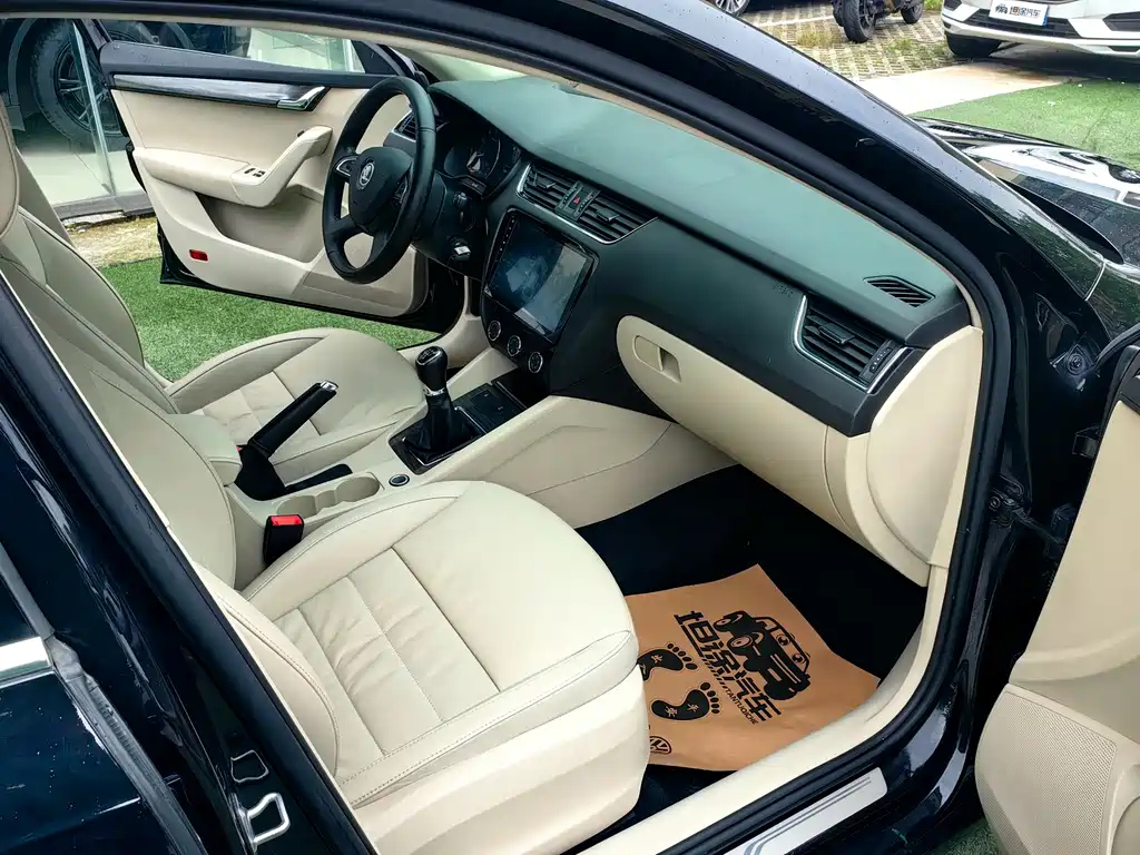 SKODA OCTAVIA 2015