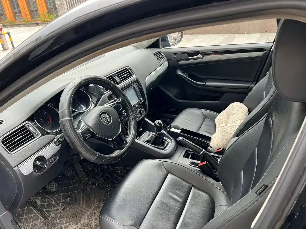 VOLKSWAGEN SAGITAR 2016
