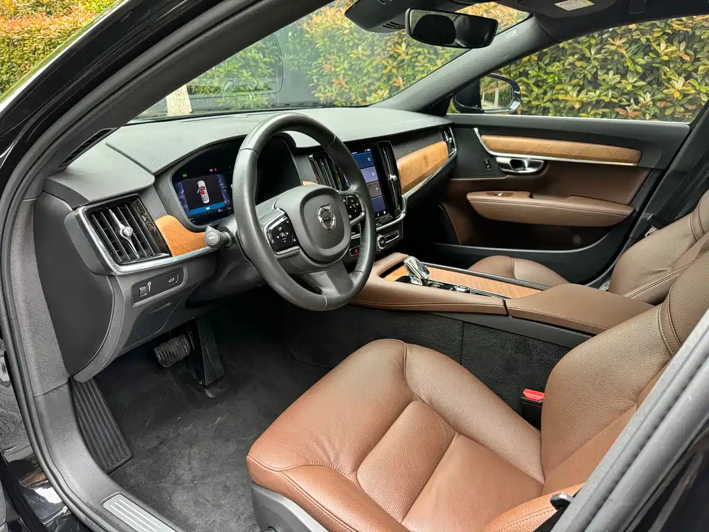 VOLVO S90 2022