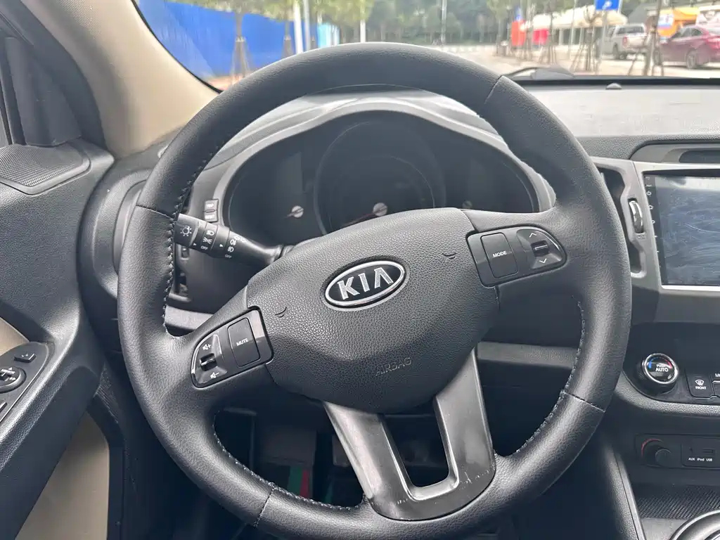 KIA SPORTAGE 2011