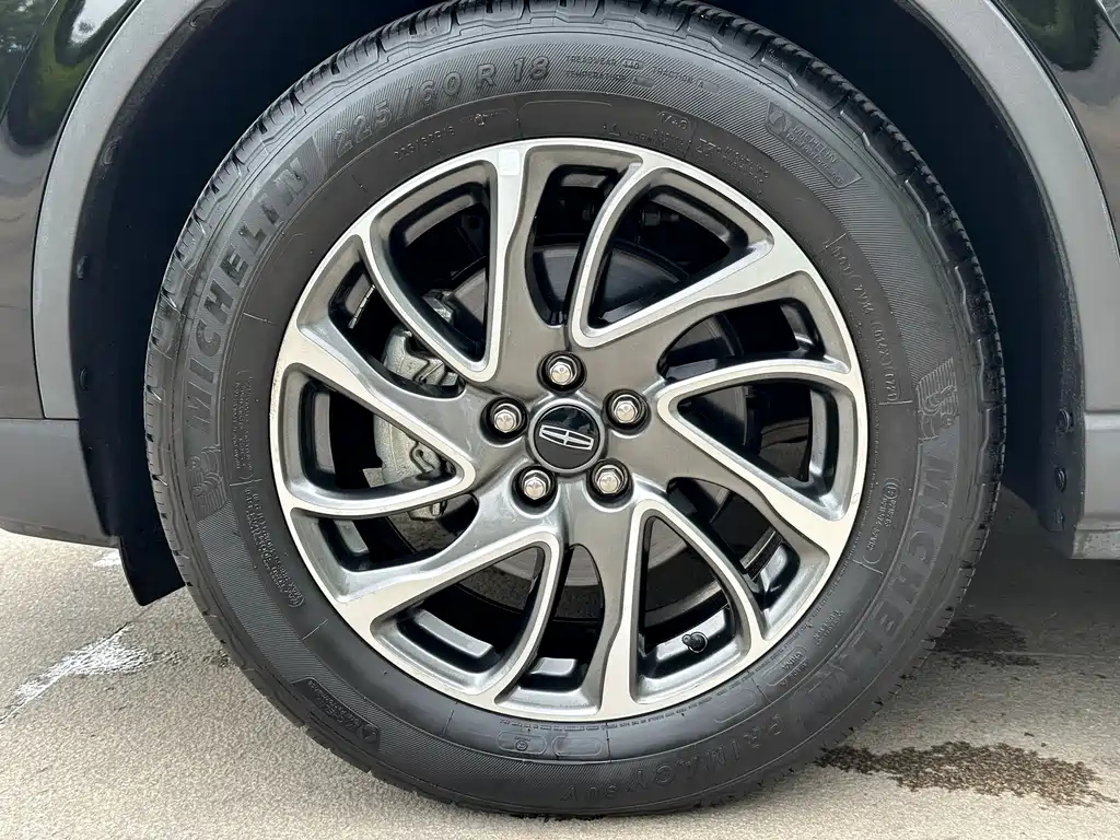 LINCOLN ADVENTURER 2021