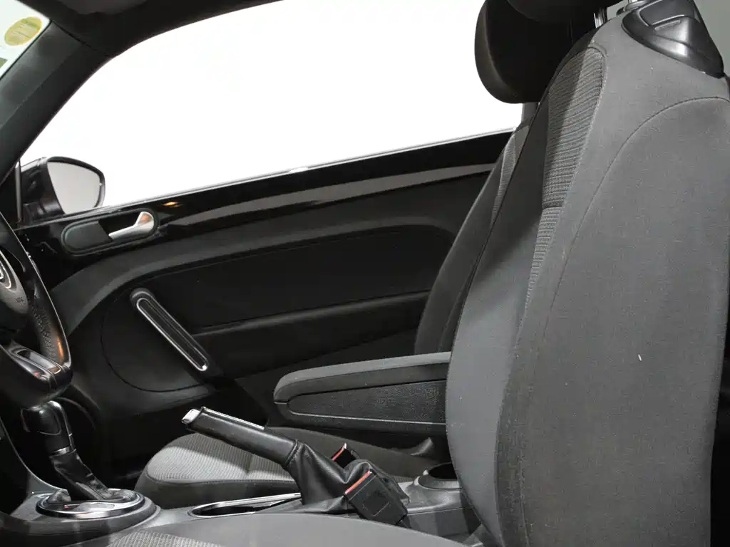 VOLKSWAGEN BEETLE 2014