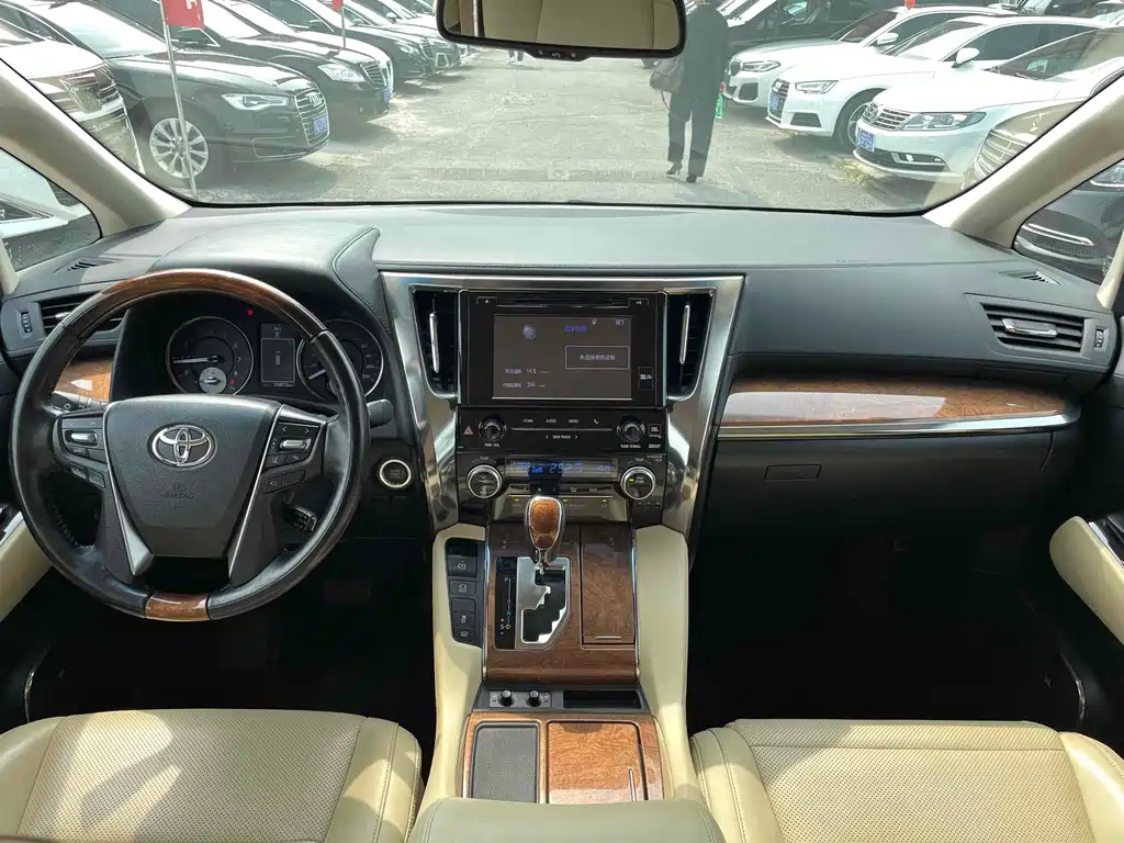 TOYOTA ALPHARD 2017