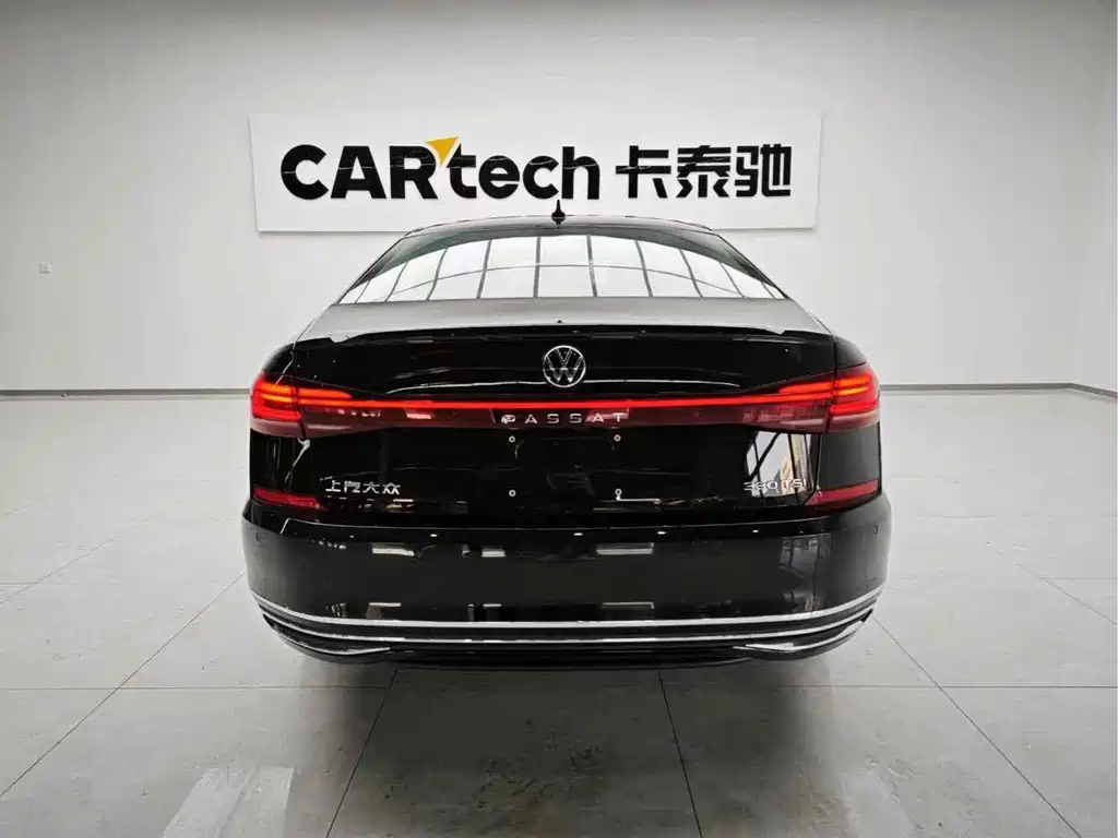 VOLKSWAGEN PASSAT 2024