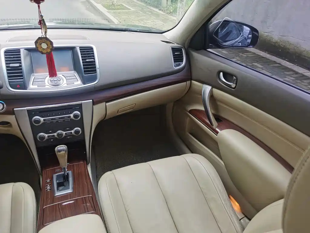 NISSAN TEANA 2010
