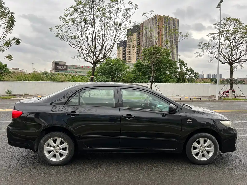 TOYOTA COROLLA 2011