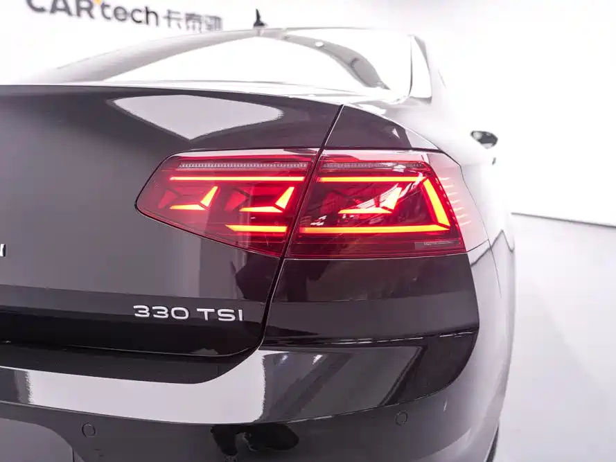 VOLKSWAGEN MAGOTAN 2023