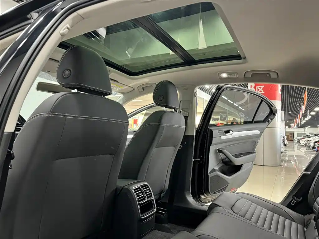 VOLKSWAGEN MAGOTAN 2021