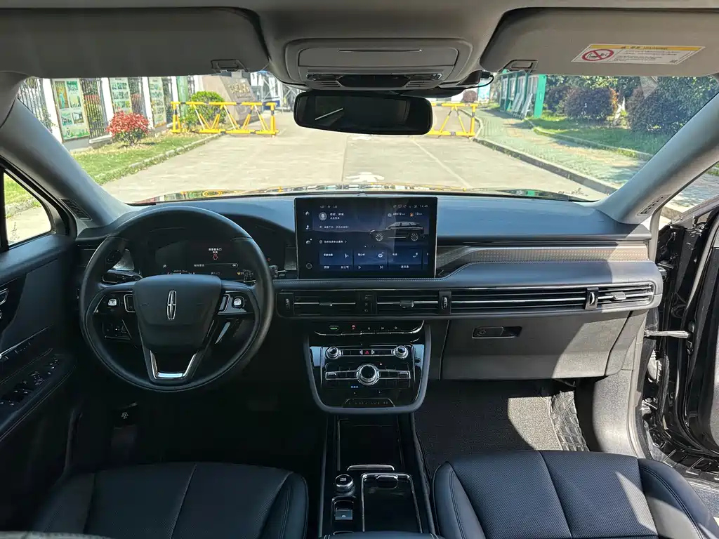 LINCOLN ADVENTURER 2021