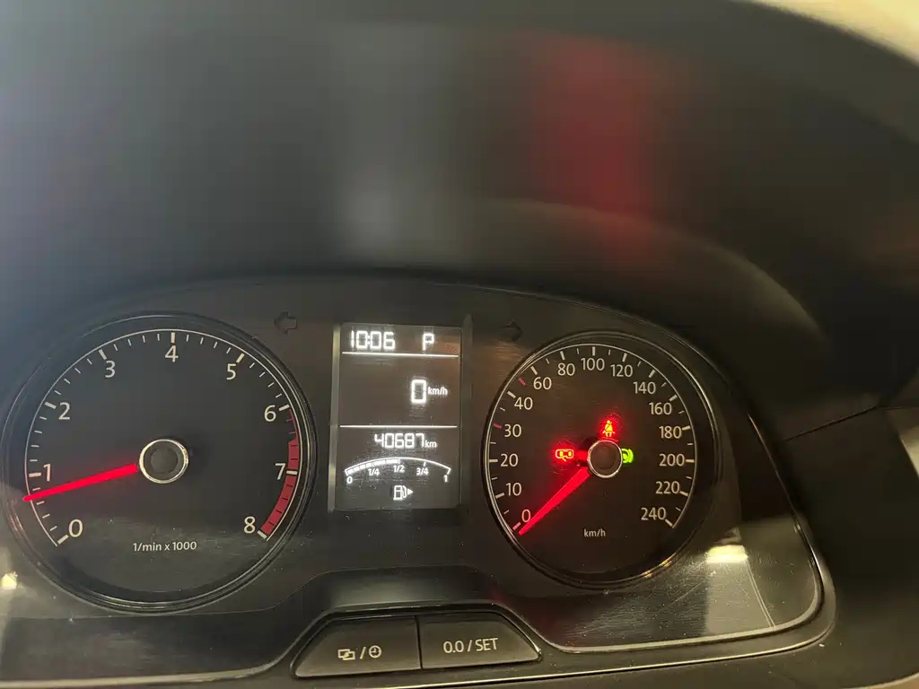 VOLKSWAGEN LAVIDA 2015