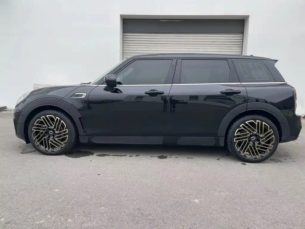 MINI CLUBMAN 2023