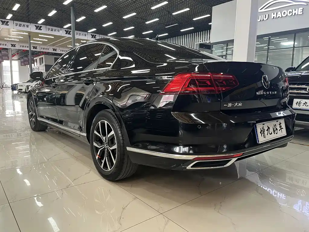 VOLKSWAGEN MAGOTAN 2022