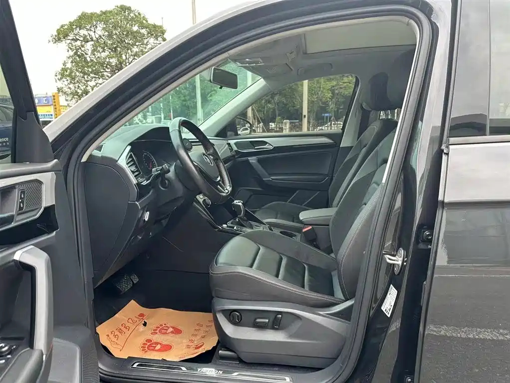 VOLKSWAGEN TAYRON 2020