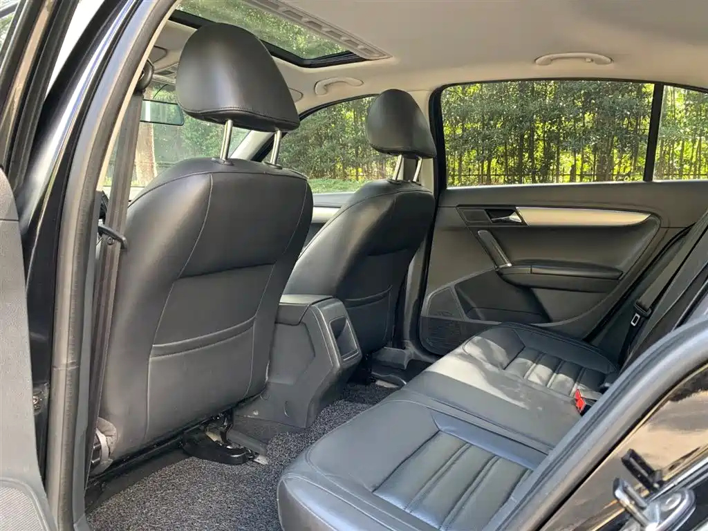 VOLKSWAGEN LAVIDA 2013