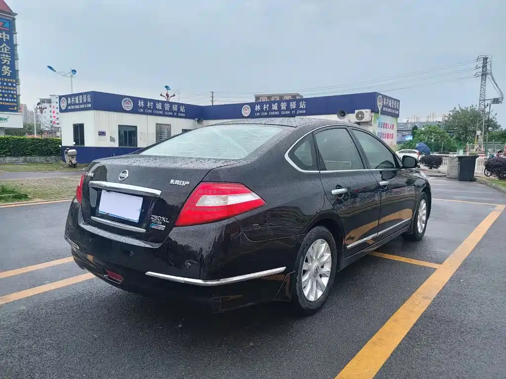NISSAN TEANA 2009
