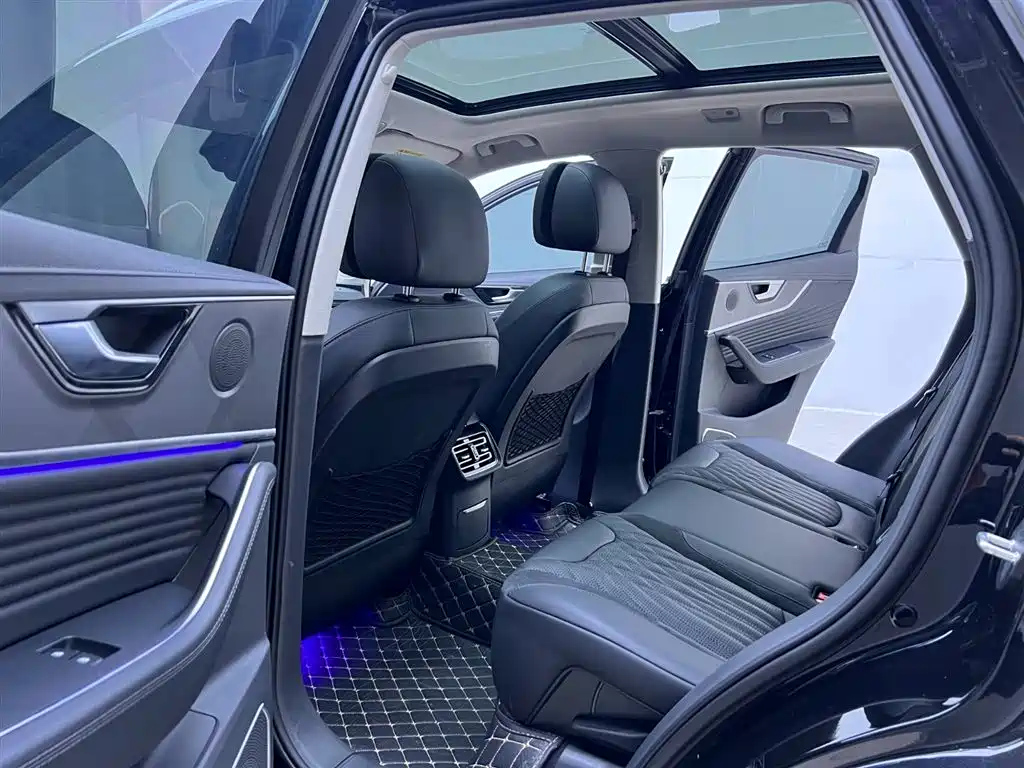 HONGQI HS5 2023