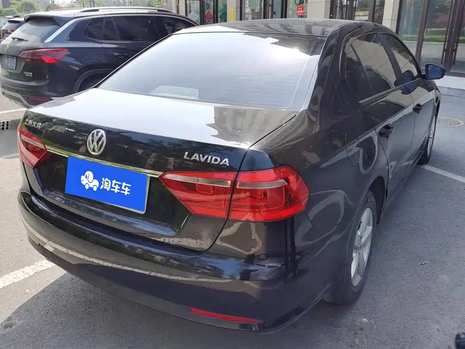 VOLKSWAGEN LAVIDA 2014