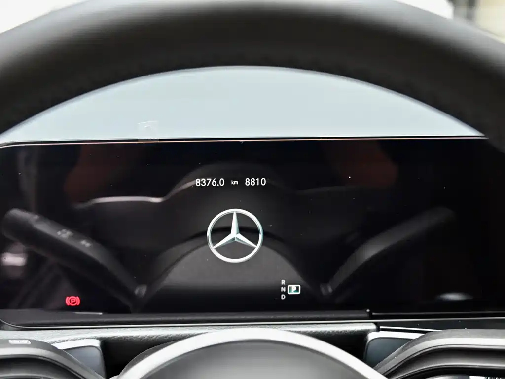 MERCEDES BENZ GLB 2023