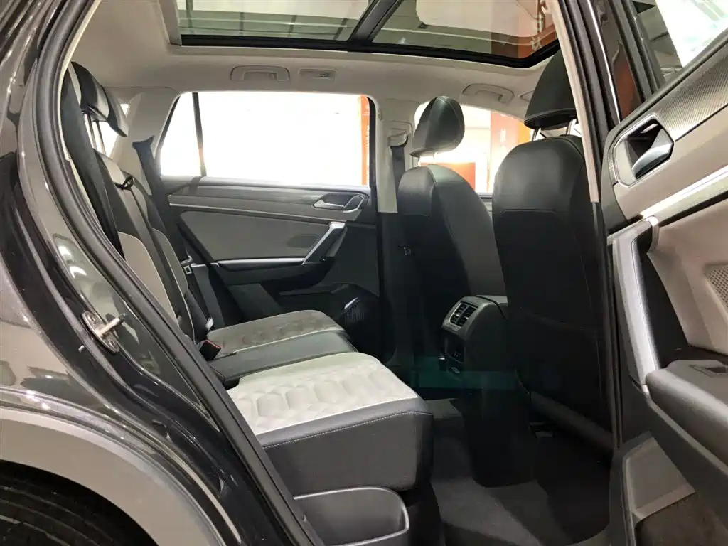 VOLKSWAGEN TAYRON 2023