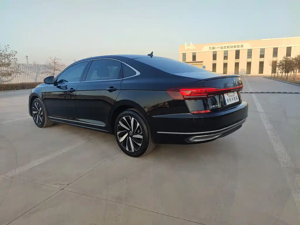 VOLKSWAGEN PASSAT 2022