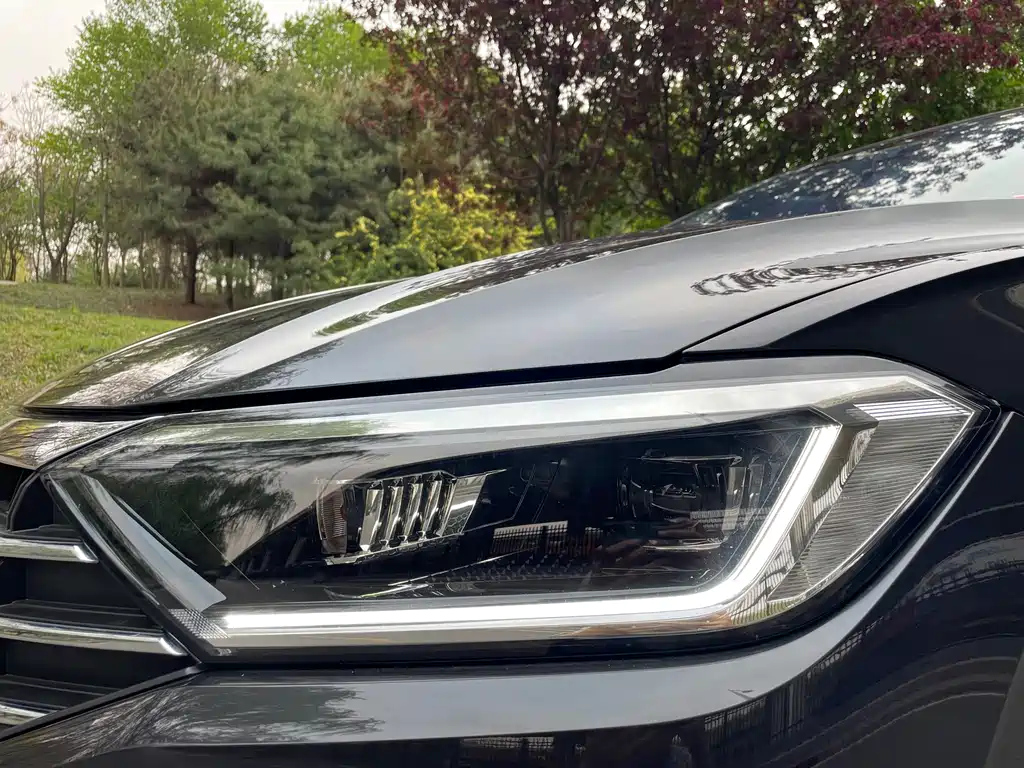 VOLKSWAGEN SAGITAR 2021
