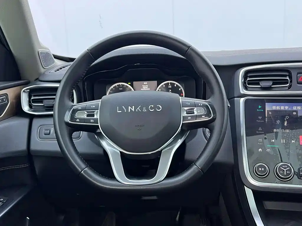 LYNK&CO 01 2020