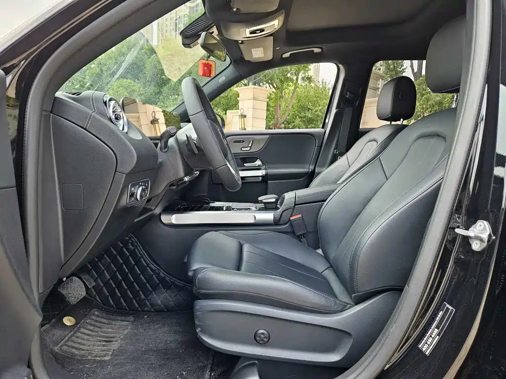 MERCEDES BENZ GLB 2023