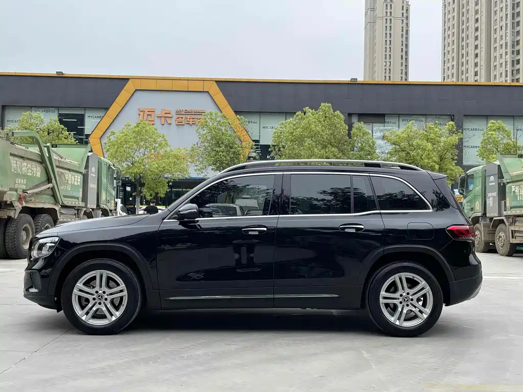 MERCEDES BENZ GLB 2023