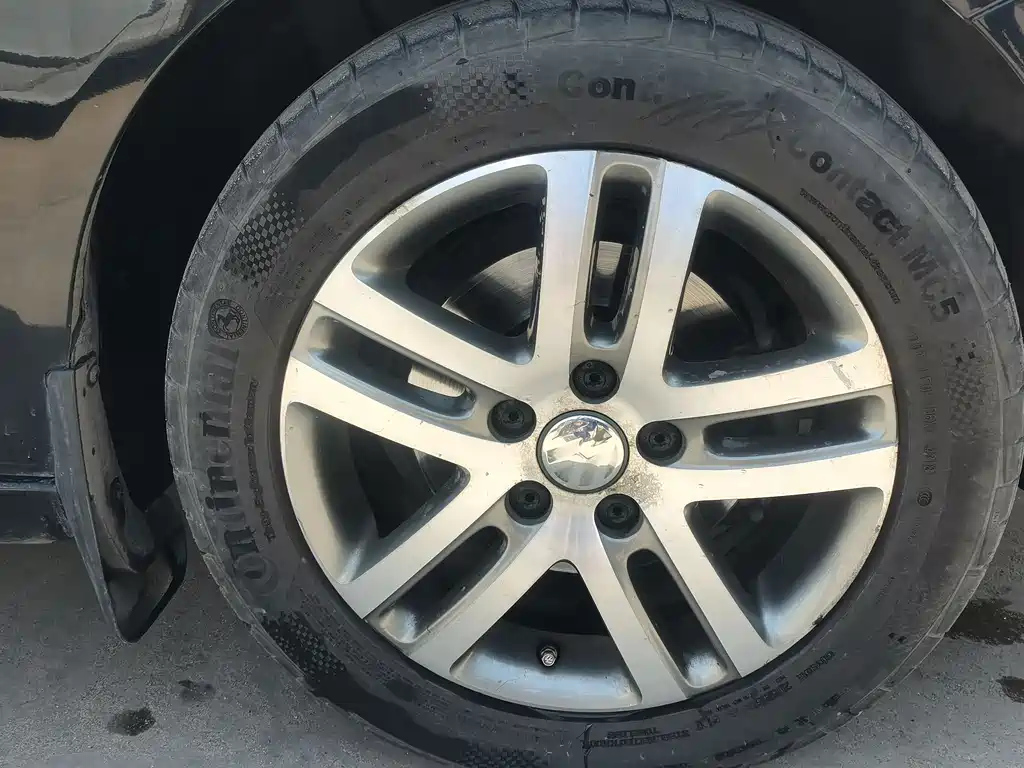 VOLKSWAGEN SAGITAR 2010