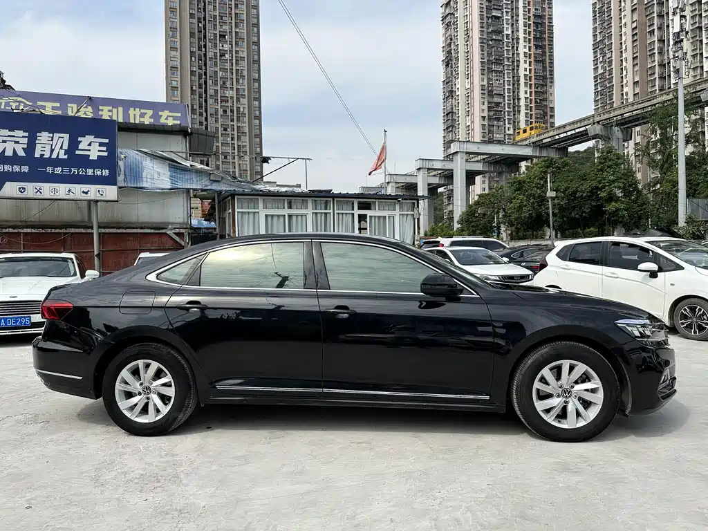 VOLKSWAGEN PASSAT 2021