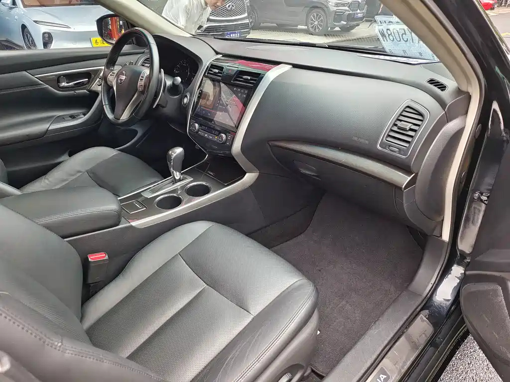 NISSAN TEANA 2015