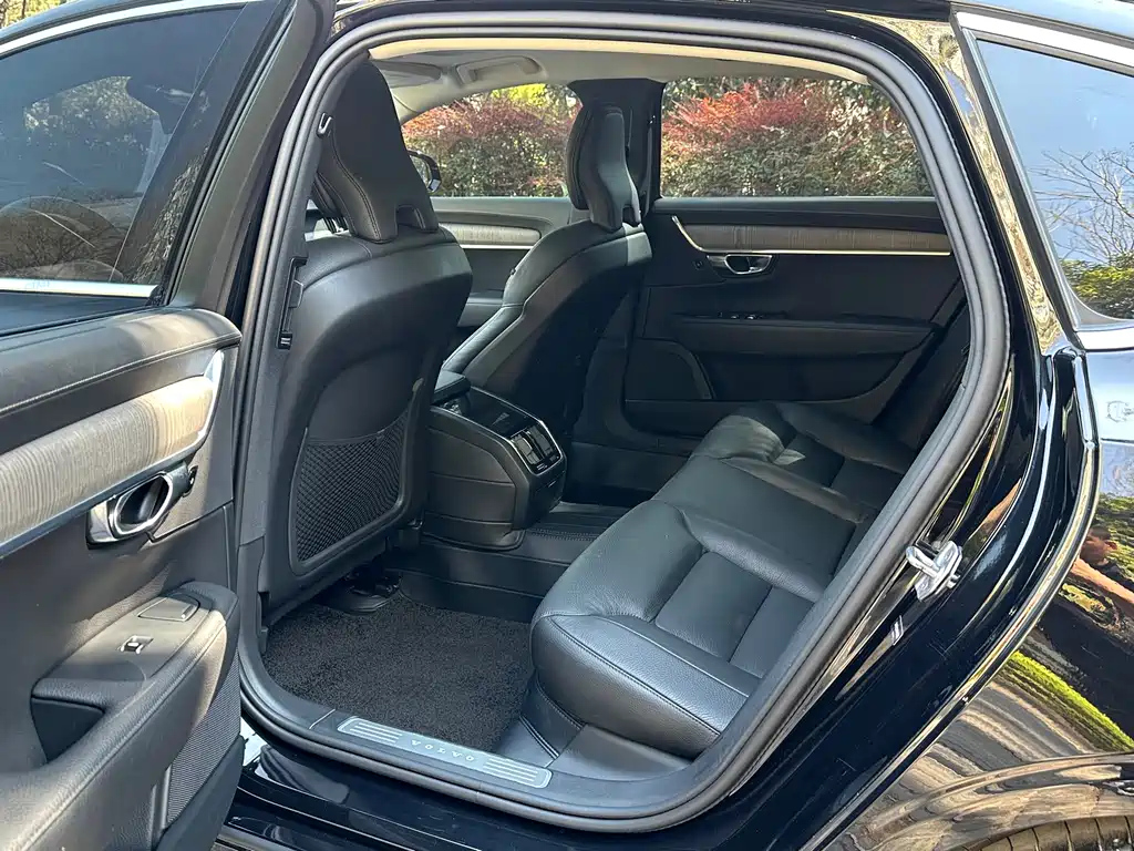 VOLVO S90 2021
