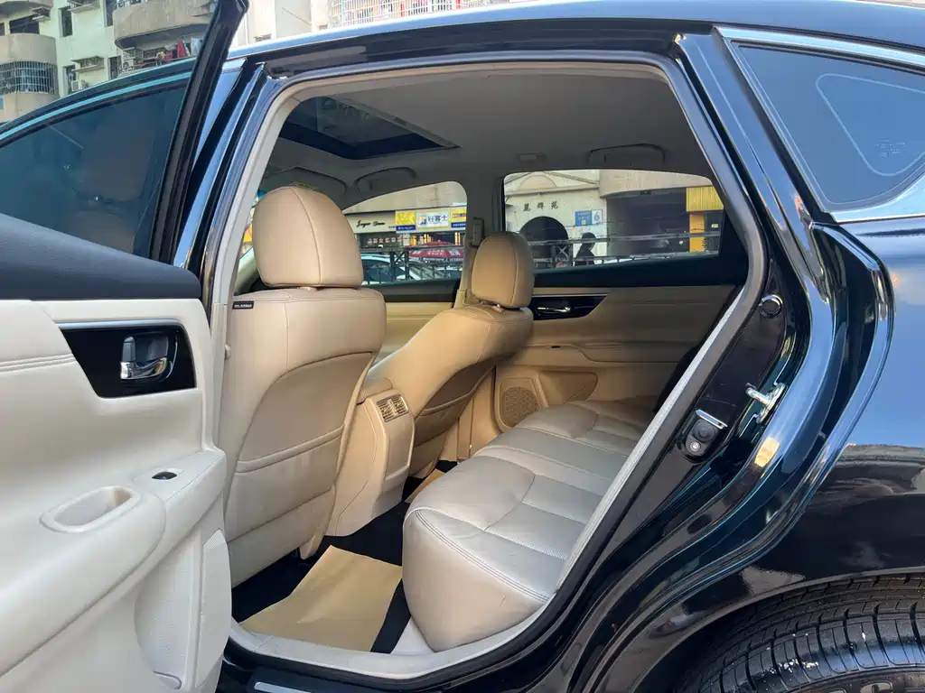 NISSAN TEANA 2018