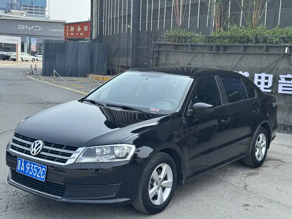 VOLKSWAGEN LAVIDA 2013
