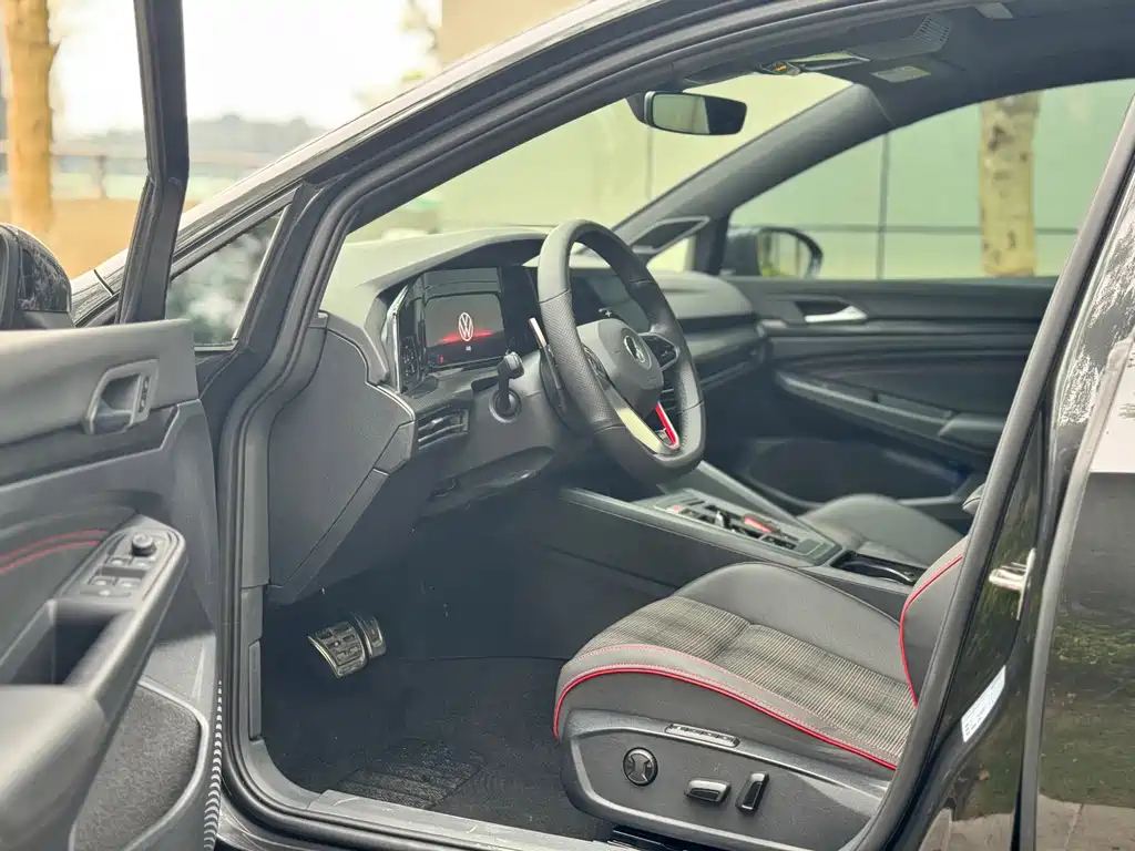 VOLKSWAGEN GOLF GTI 2021