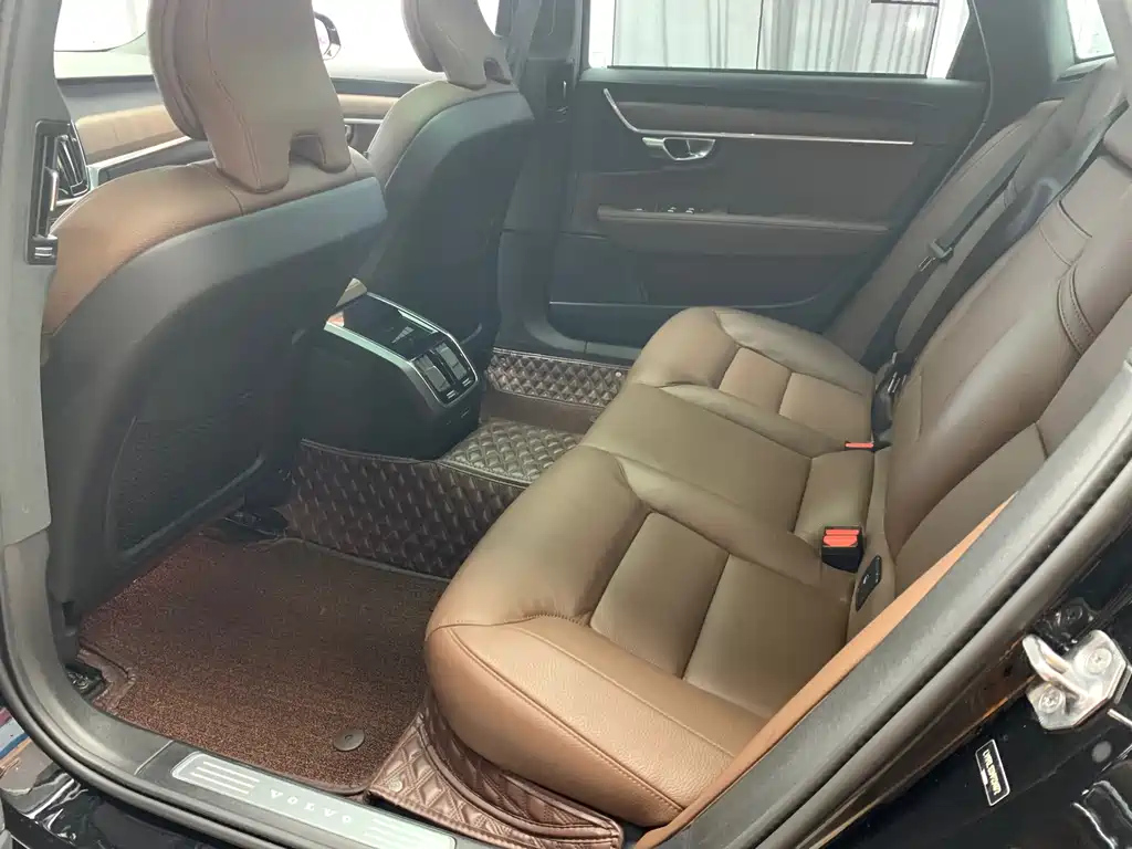 VOLVO S90 2021