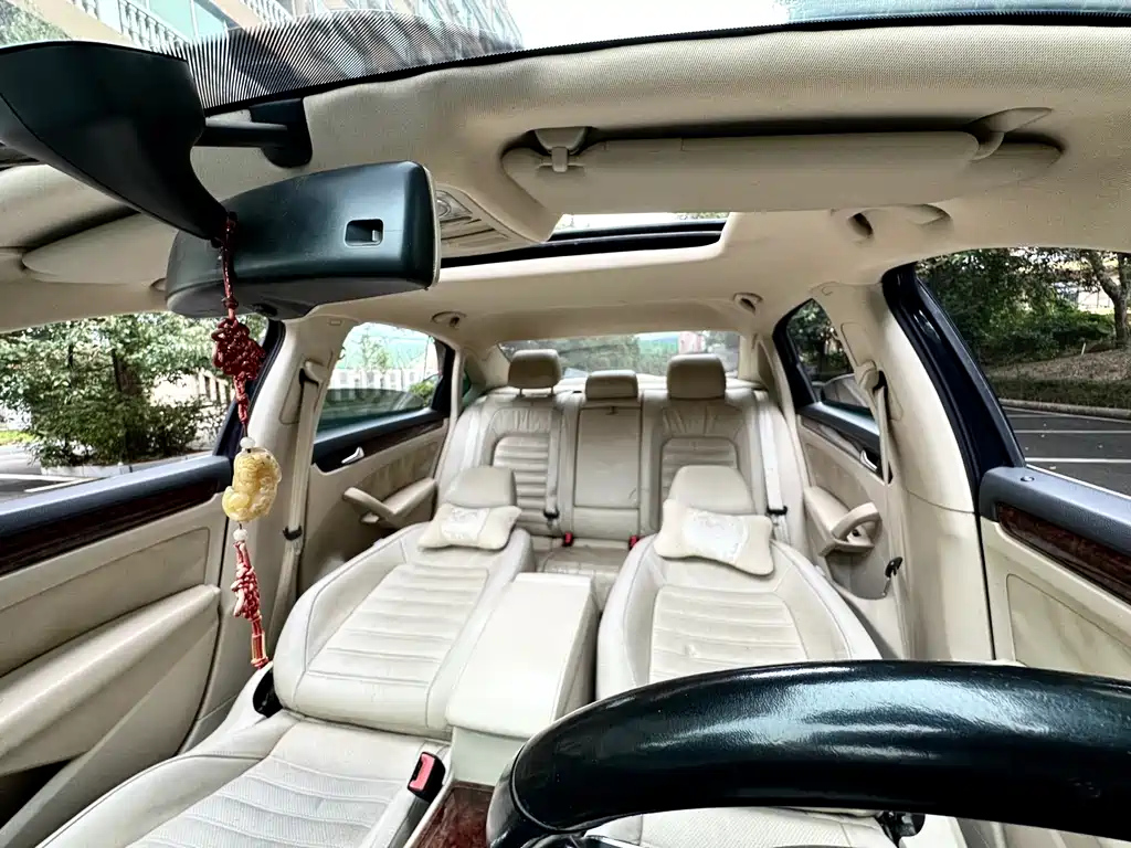 VOLKSWAGEN PASSAT 2012