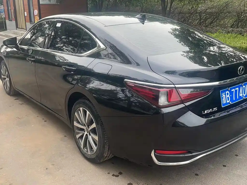 LEXUS ES 2021