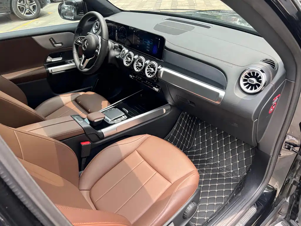 MERCEDES BENZ GLB 2023