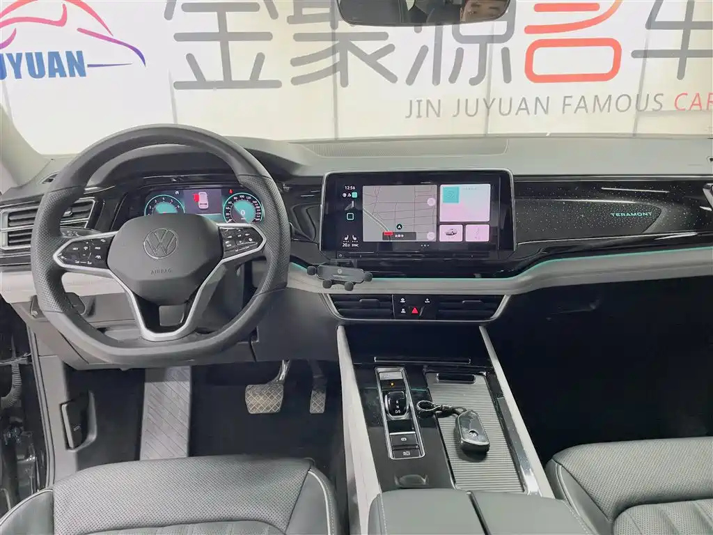 VOLKSWAGEN TOURAN 2023
