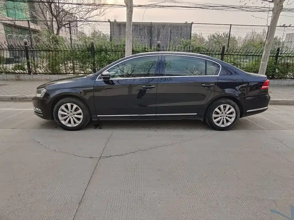 VOLKSWAGEN MAGOTAN 2012