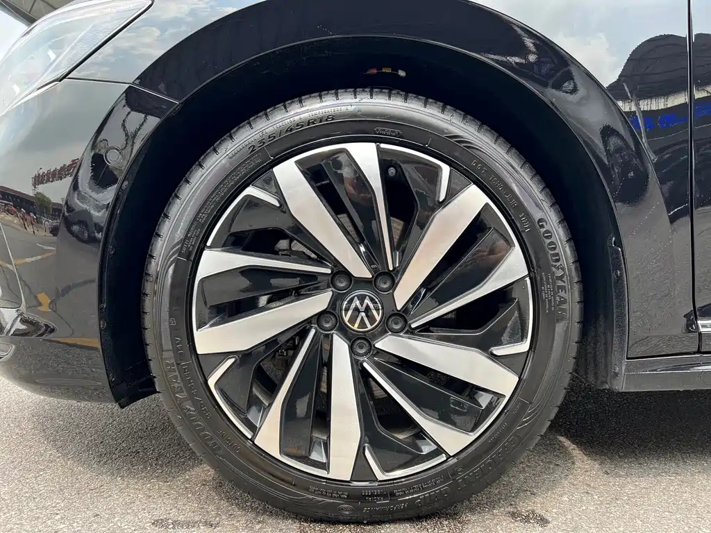 VOLKSWAGEN PASSAT 2023