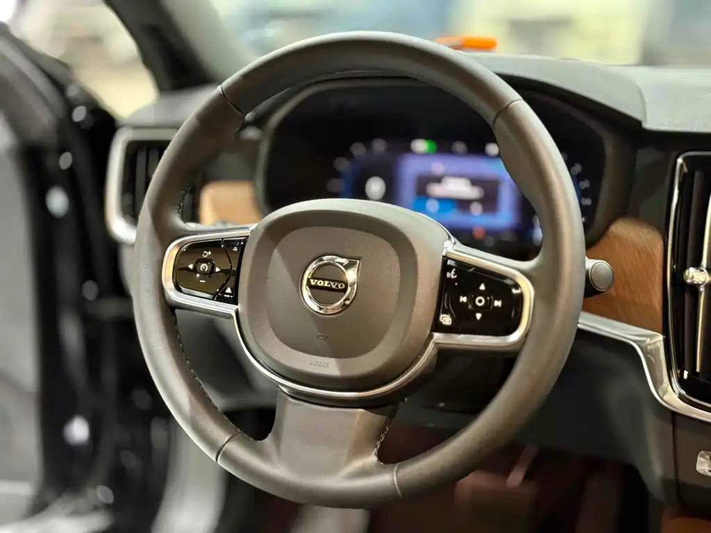 VOLVO S90 2024