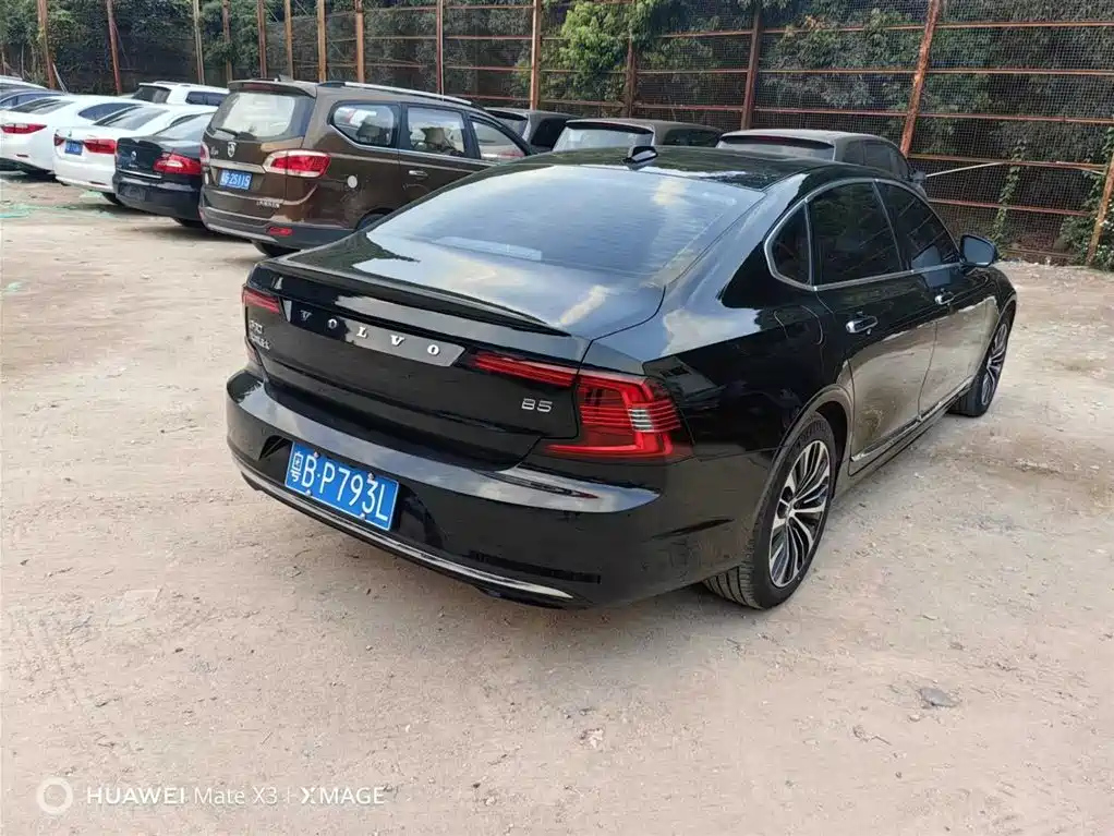 VOLVO S90 2023